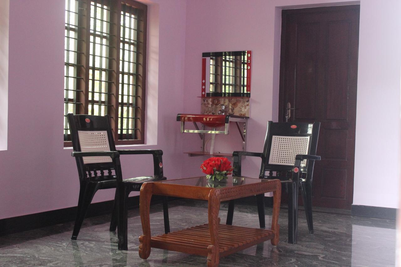 Puthenchirayil Homestay Thiruvananthapuram Exterior foto